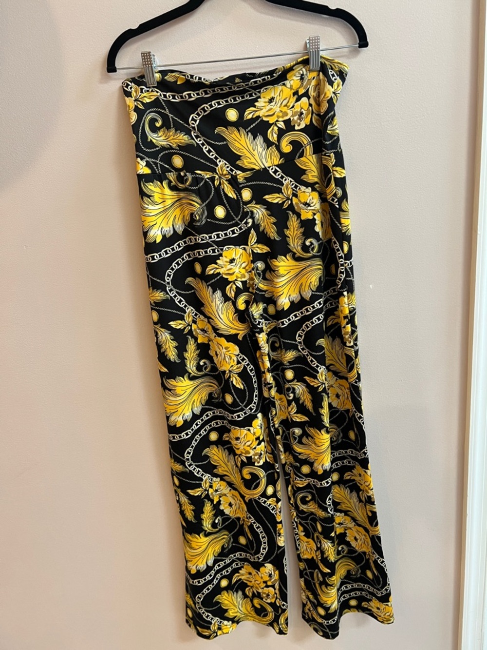 White Mark Black Wide-Leg Pull-On Pants with Yellow Chain Print High Waisted L